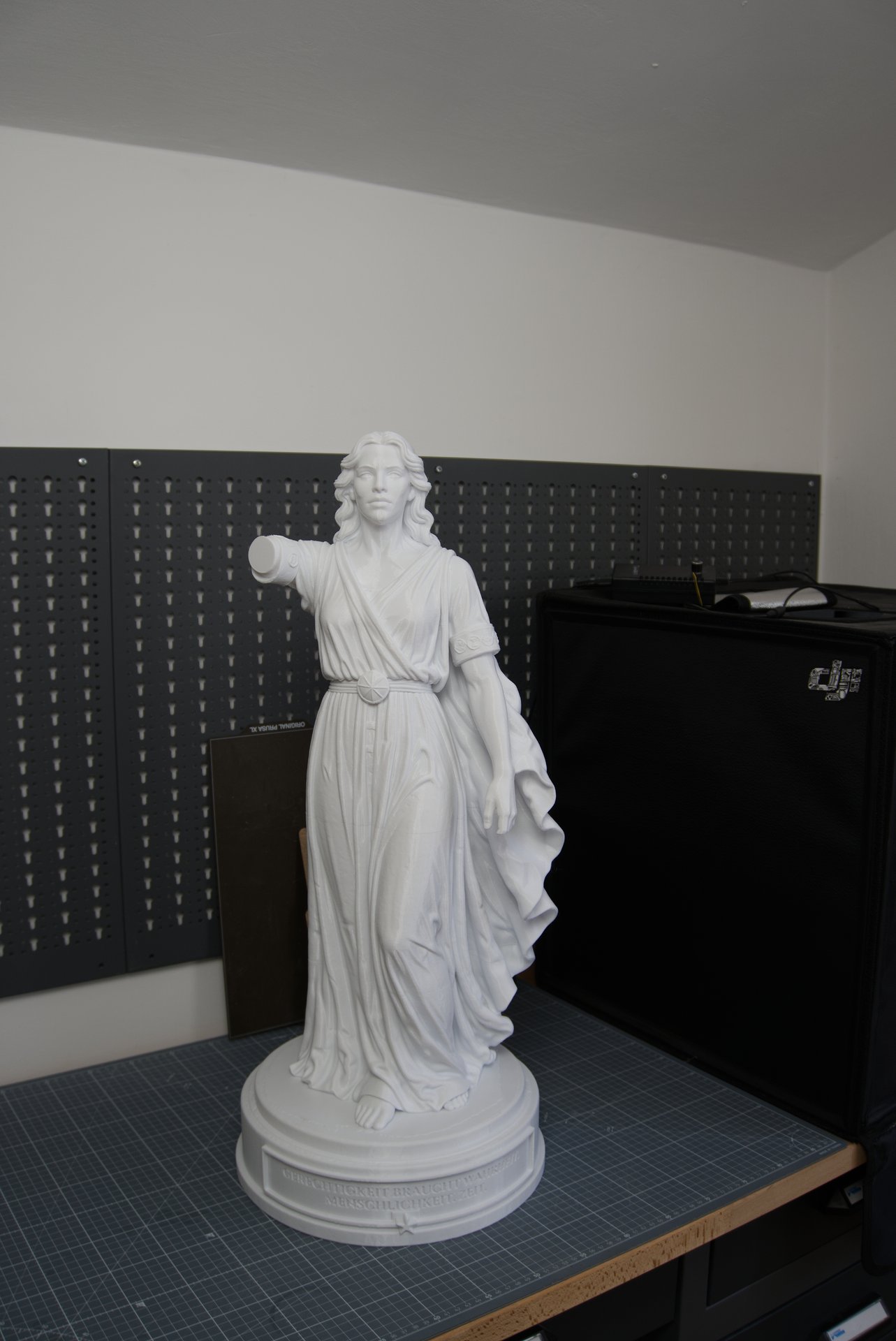Justitia-Statue aus dem 3D-Druck für eine Museums-Ausstellung